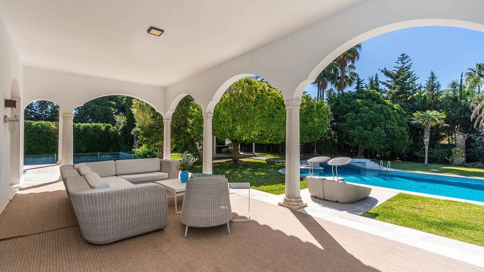 6 slaapkamer Villa te koop in Guadalmina met zwembad - € 4.995.000 (Ref: 9005048)