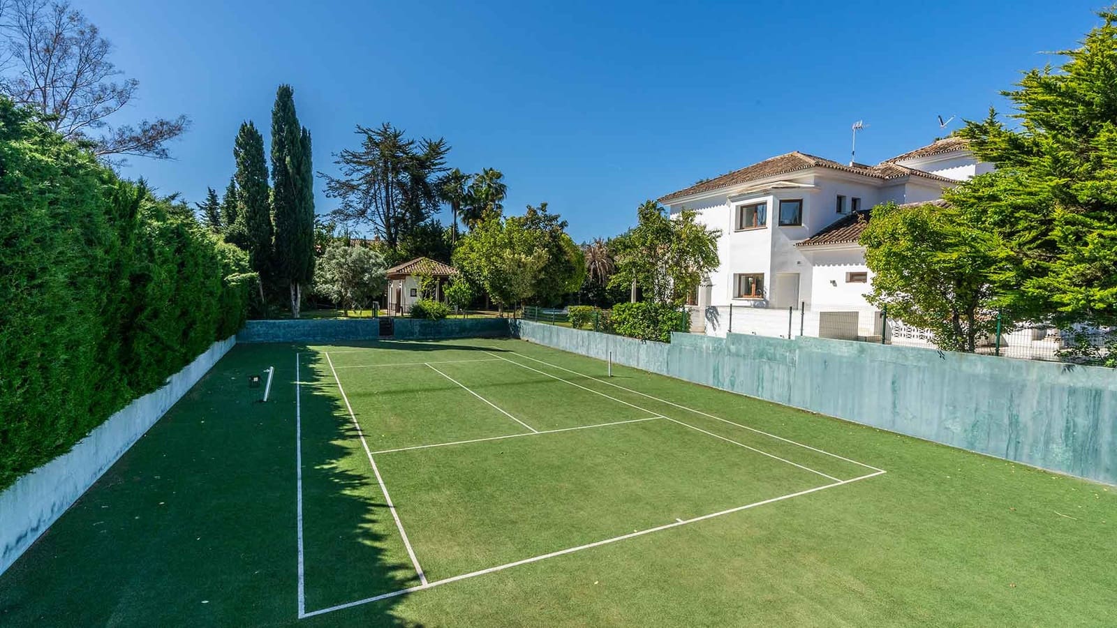 6 slaapkamer Villa te koop in Guadalmina met zwembad - € 4.995.000 (Ref: 9005048)