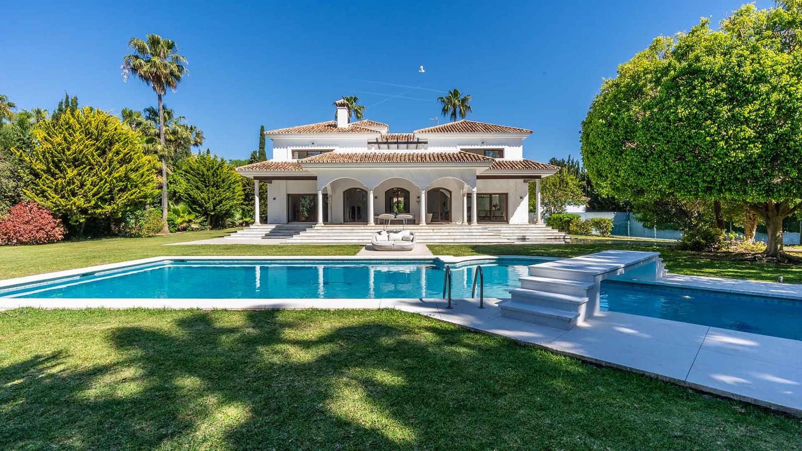 6 slaapkamer Villa te koop in Guadalmina met zwembad - € 4.995.000 (Ref: 9005048)