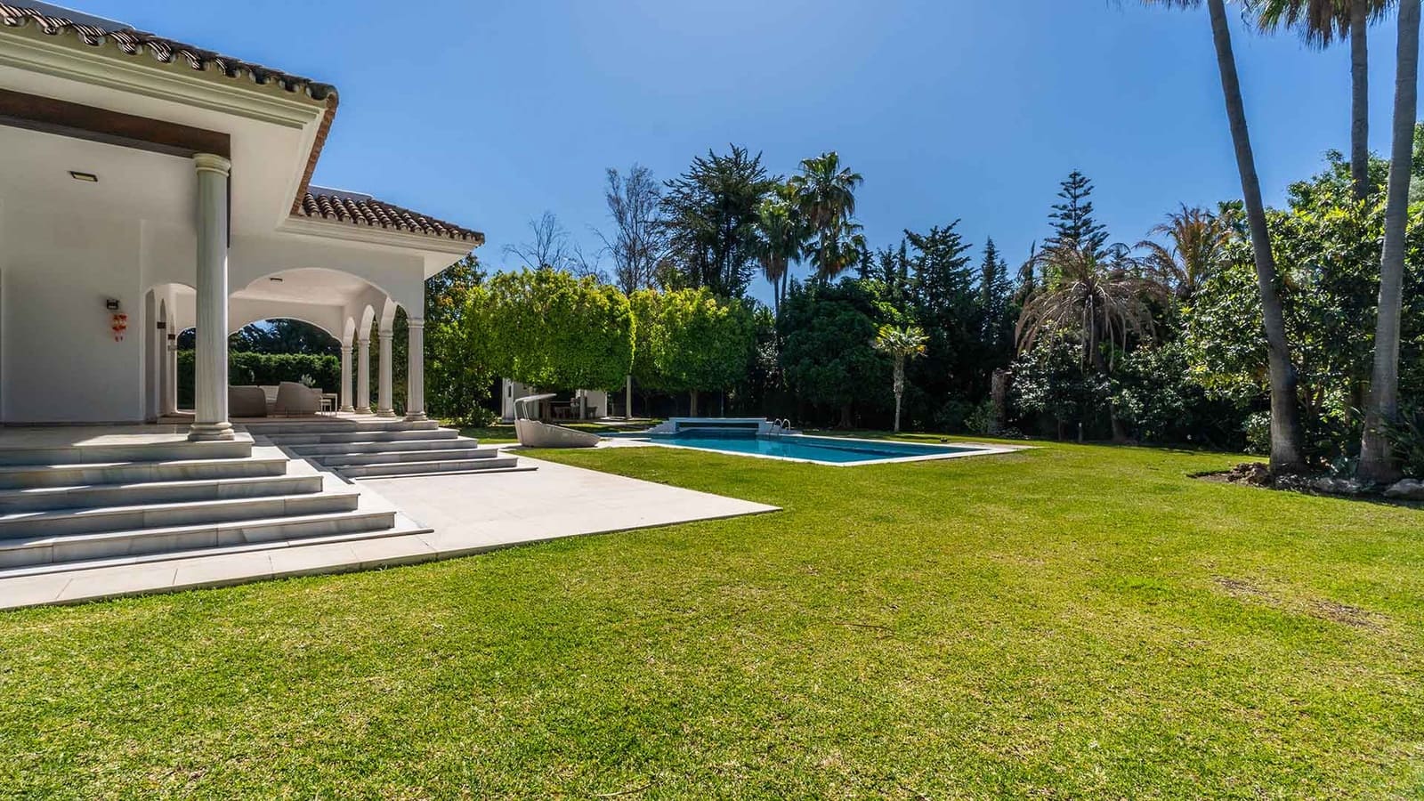 6 slaapkamer Villa te koop in Guadalmina met zwembad - € 4.995.000 (Ref: 9005048)