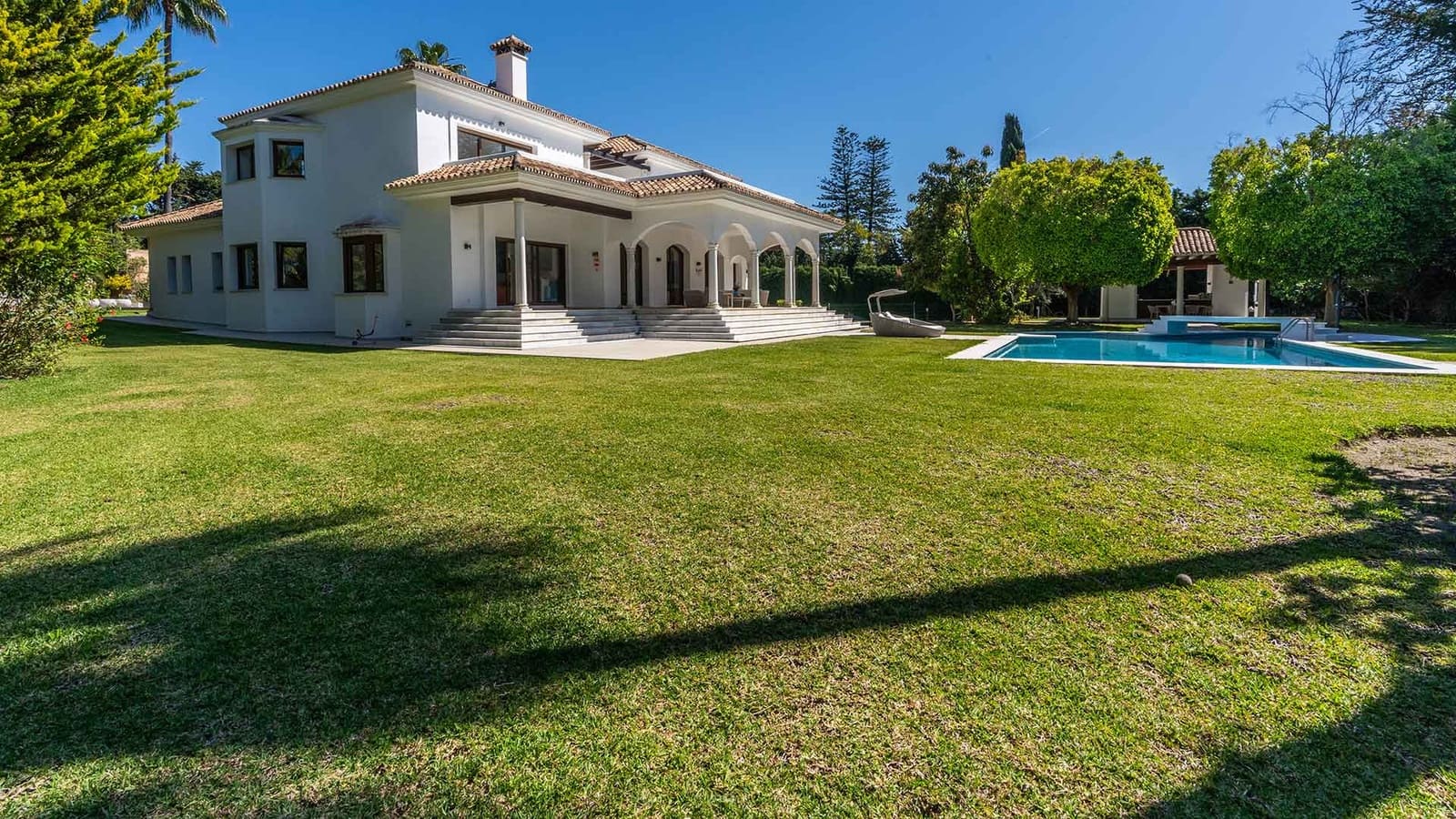 6 slaapkamer Villa te koop in Guadalmina met zwembad - € 4.995.000 (Ref: 9005048)
