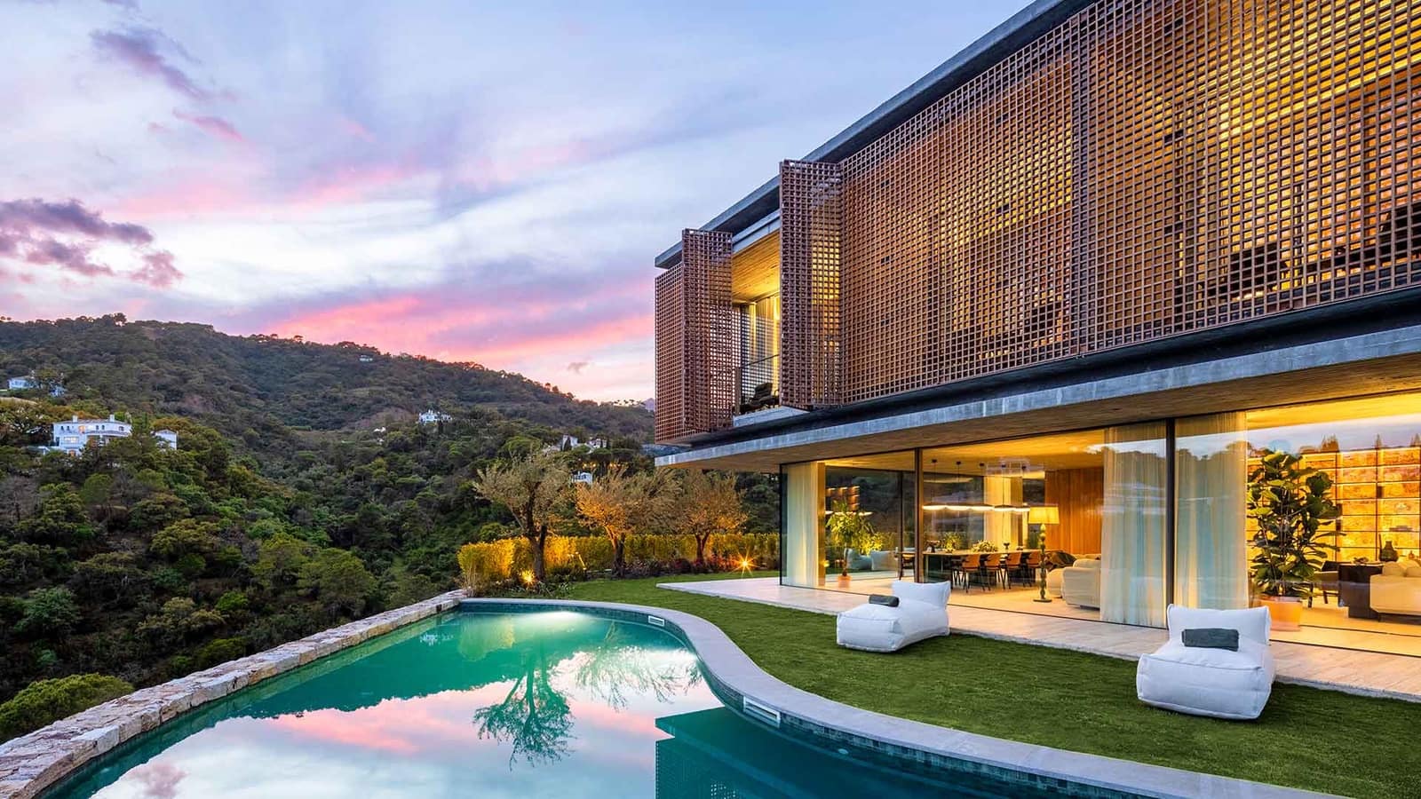 7 soverom Villa til salgs i El Madronal med svømmebasseng - € 10 800 000 (Ref: 9007186)