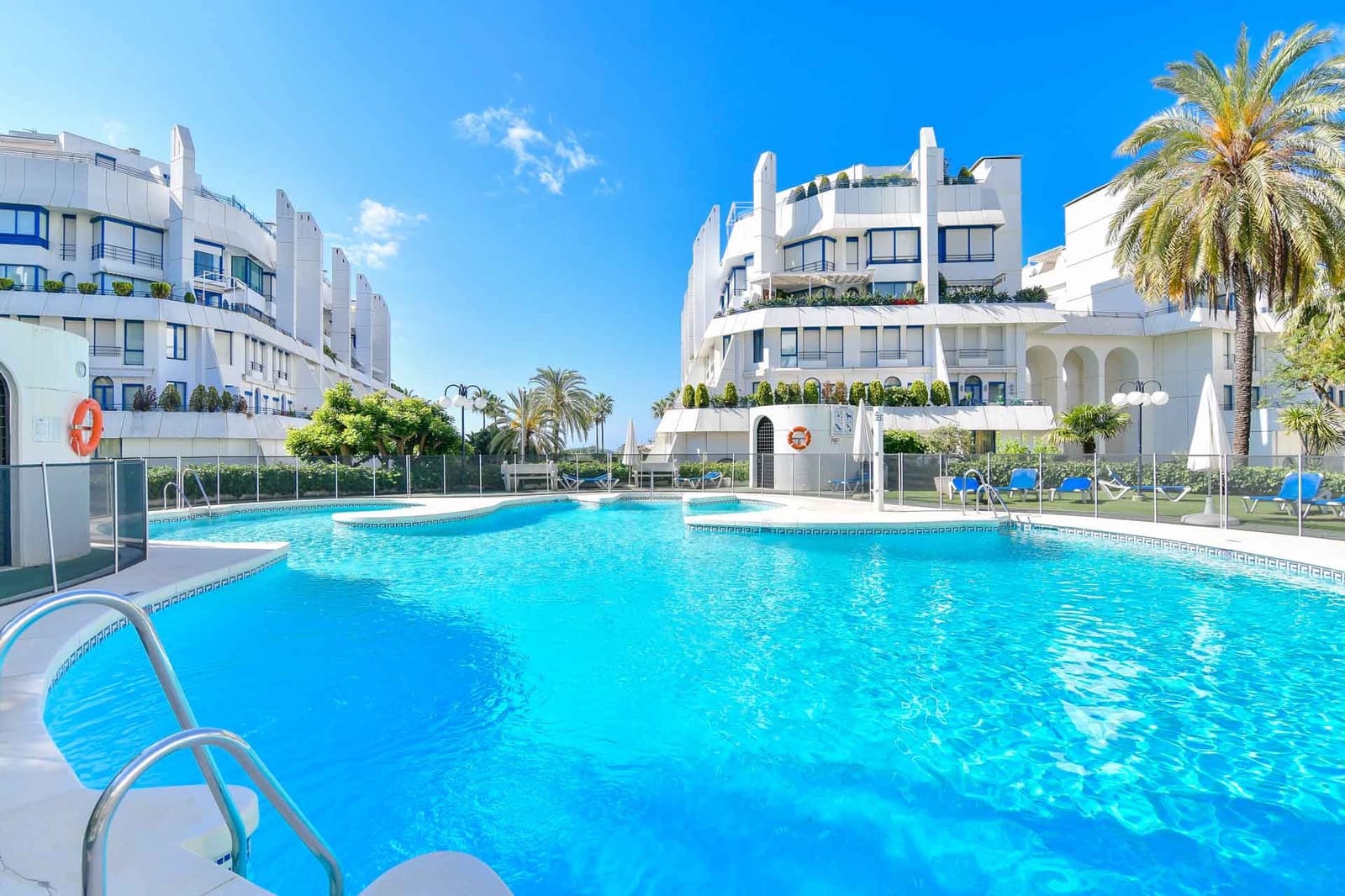 3 soveværelse Penthouse til salg i Marbella med swimmingpool - € 935.000 (Ref: 9014359)