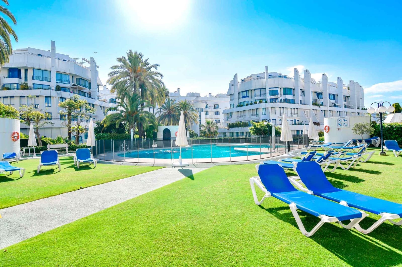 3 soveværelse Penthouse til salg i Marbella med swimmingpool - € 935.000 (Ref: 9014359)