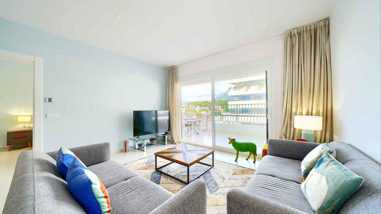 2 soveværelse Penthouse til salg i Golden Mile med swimmingpool - € 850.000 (Ref: 9032261)