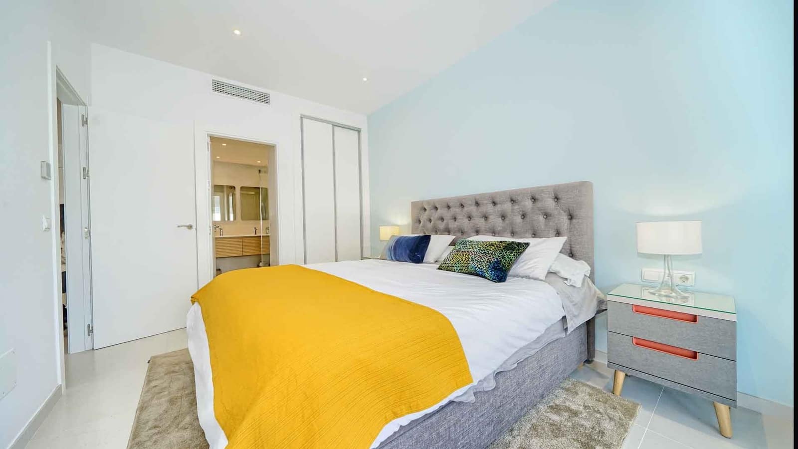 2 soveværelse Penthouse til salg i Golden Mile med swimmingpool - € 850.000 (Ref: 9032261)