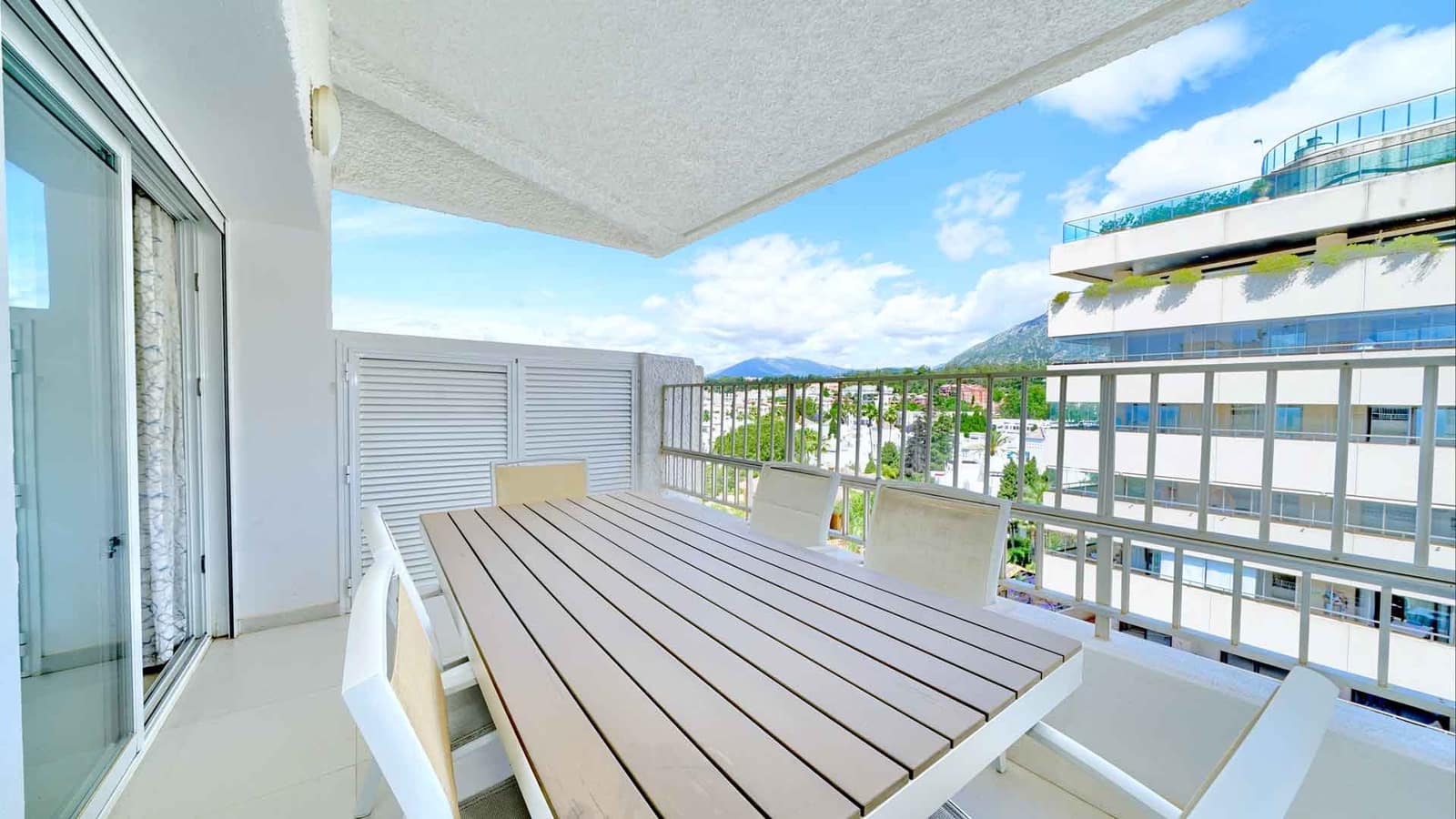 2 soveværelse Penthouse til salg i Golden Mile med swimmingpool - € 850.000 (Ref: 9032261)