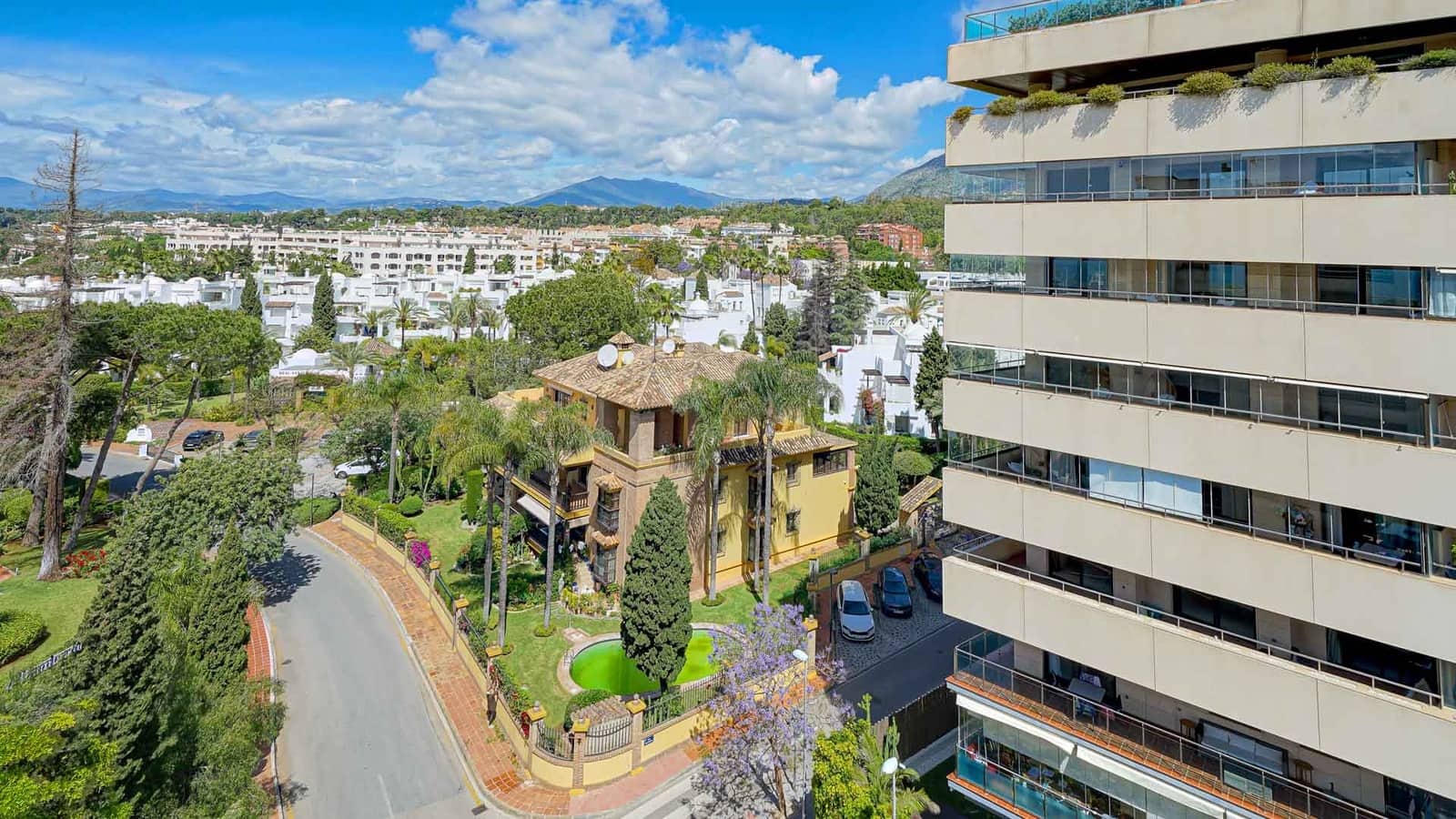 2 soveværelse Penthouse til salg i Golden Mile med swimmingpool - € 850.000 (Ref: 9032261)