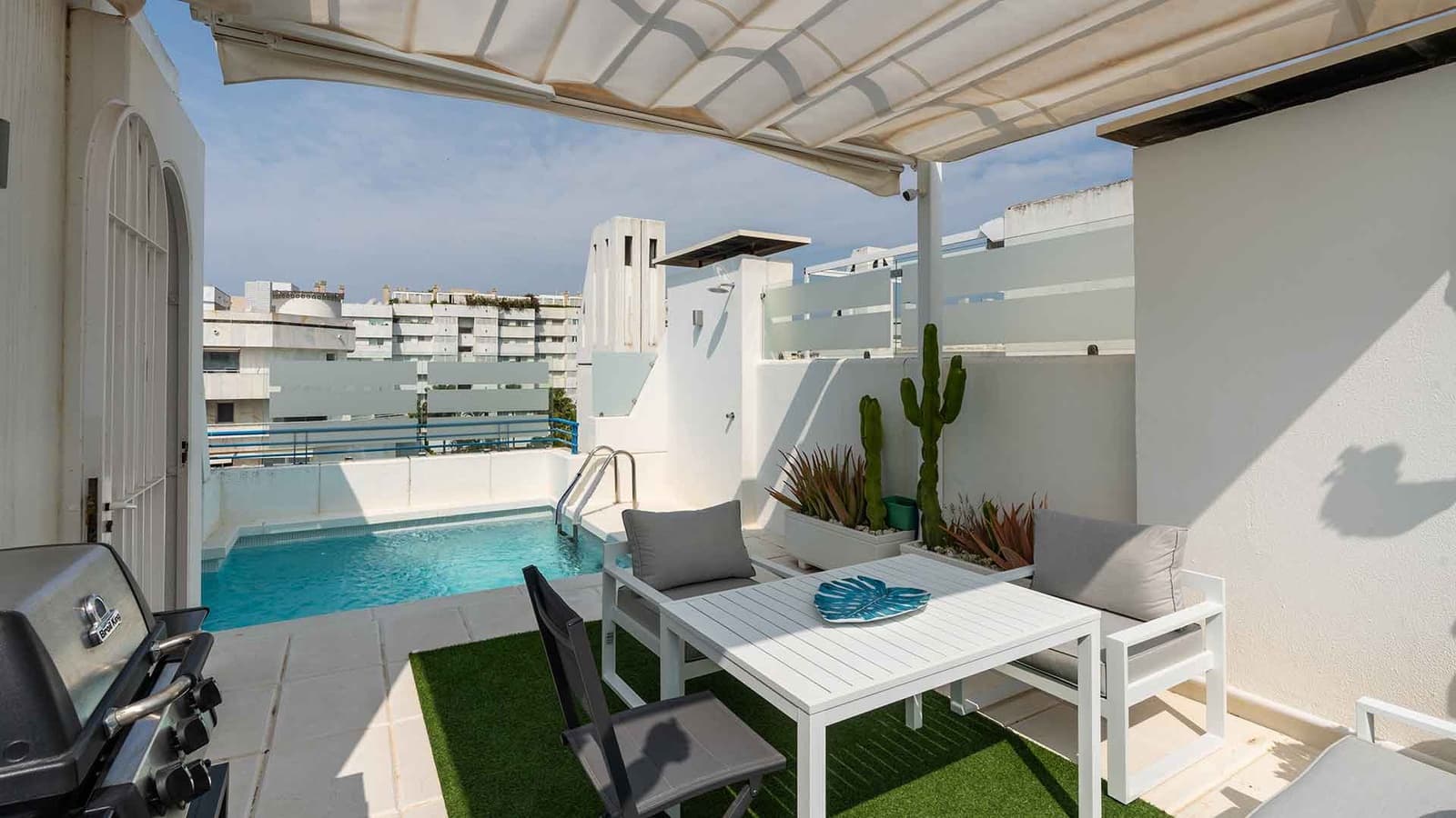 2 soveværelse Penthouse til salg i Marbella med swimmingpool - € 1.160.000 (Ref: 9034629)