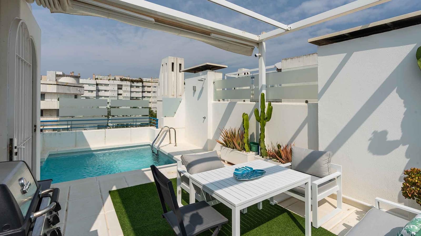 2 soveværelse Penthouse til salg i Marbella med swimmingpool - € 1.160.000 (Ref: 9034629)