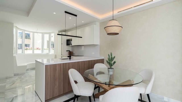 2 slaapkamer Appartement te koop in Playa Bajadilla - Puertos, Marbella met zwembad - € 795.000 (Ref: 9081566)