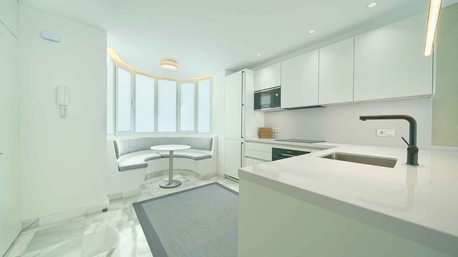 2 slaapkamer Appartement te koop in Marbella met zwembad - € 795.000 (Ref: 9081566)