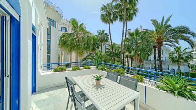 2 slaapkamer Appartement te koop in Playa Bajadilla - Puertos, Marbella met zwembad - € 795.000 (Ref: 9081566)