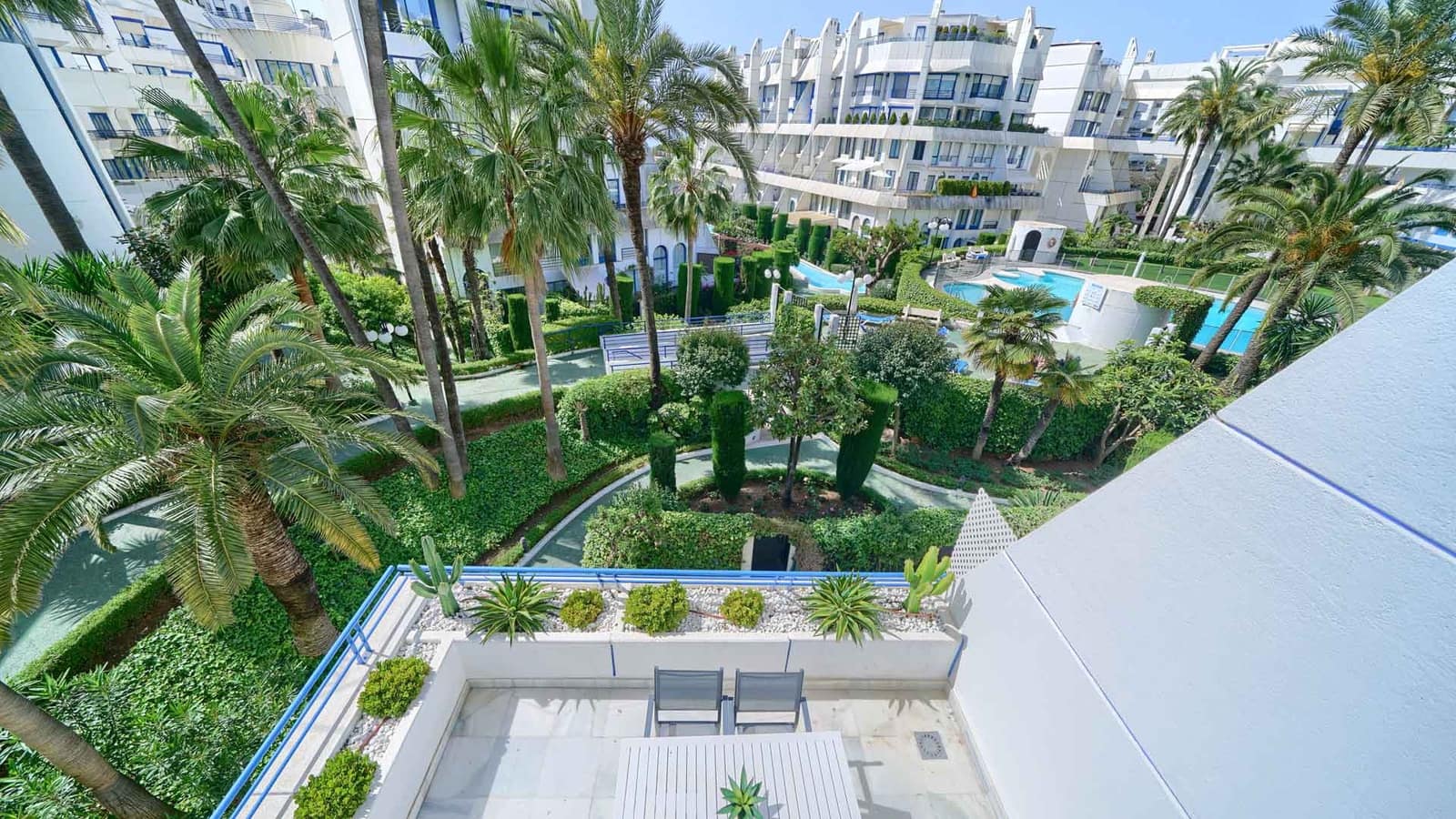 2 slaapkamer Appartement te koop in Marbella met zwembad - € 795.000 (Ref: 9081566)