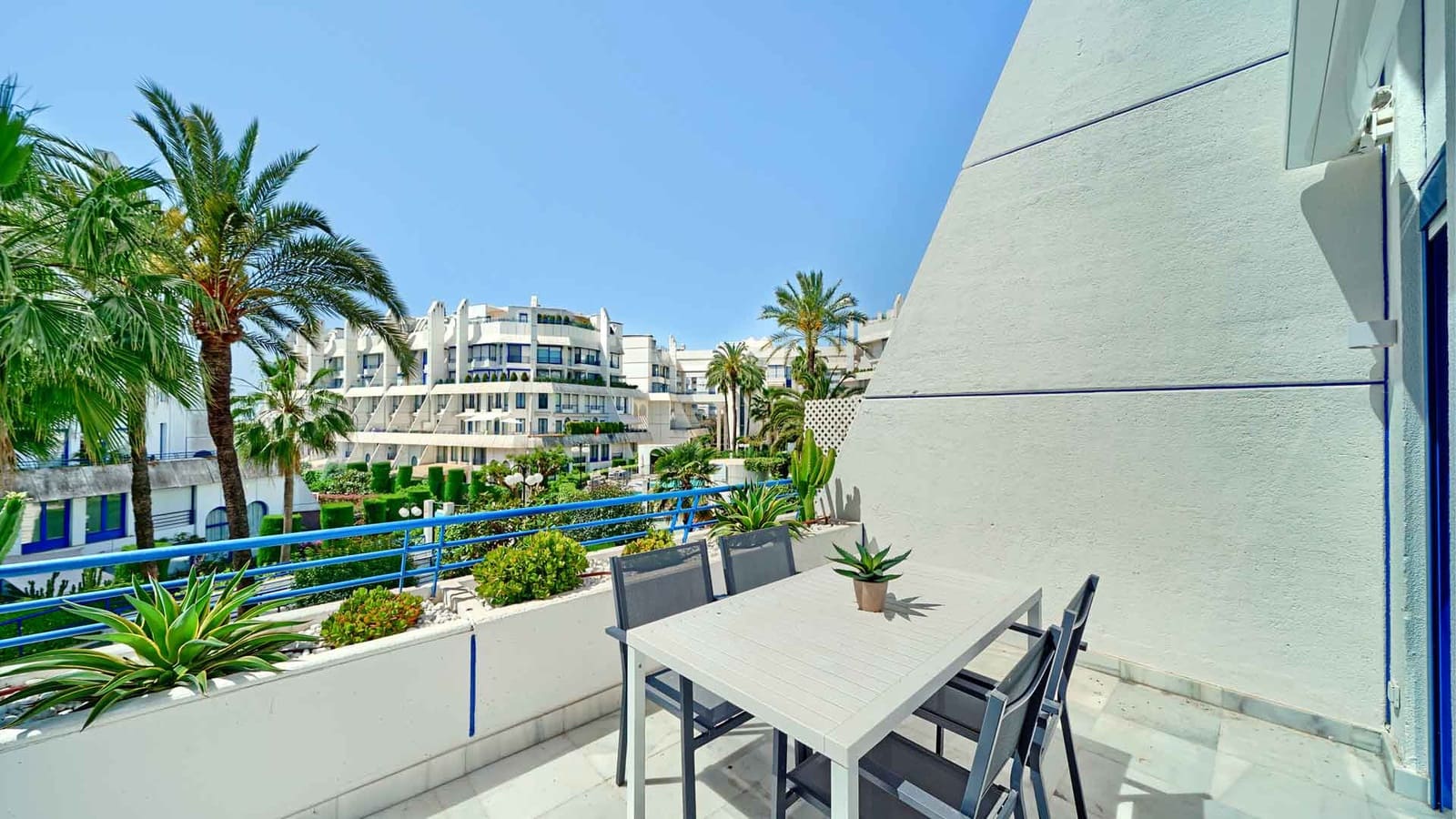 2 slaapkamer Appartement te koop in Marbella met zwembad - € 795.000 (Ref: 9081566)