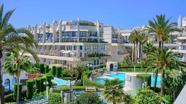 2 slaapkamer Appartement te koop in Playa Bajadilla - Puertos, Marbella met zwembad - € 795.000 (Ref: 9081566)