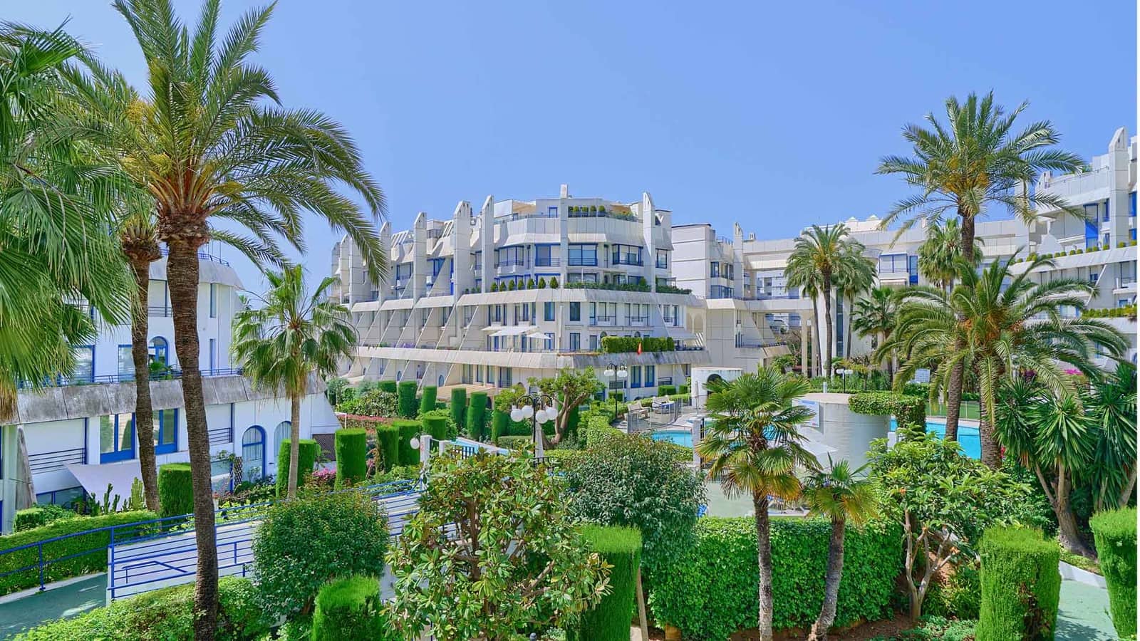 2 slaapkamer Appartement te koop in Marbella met zwembad - € 795.000 (Ref: 9081566)