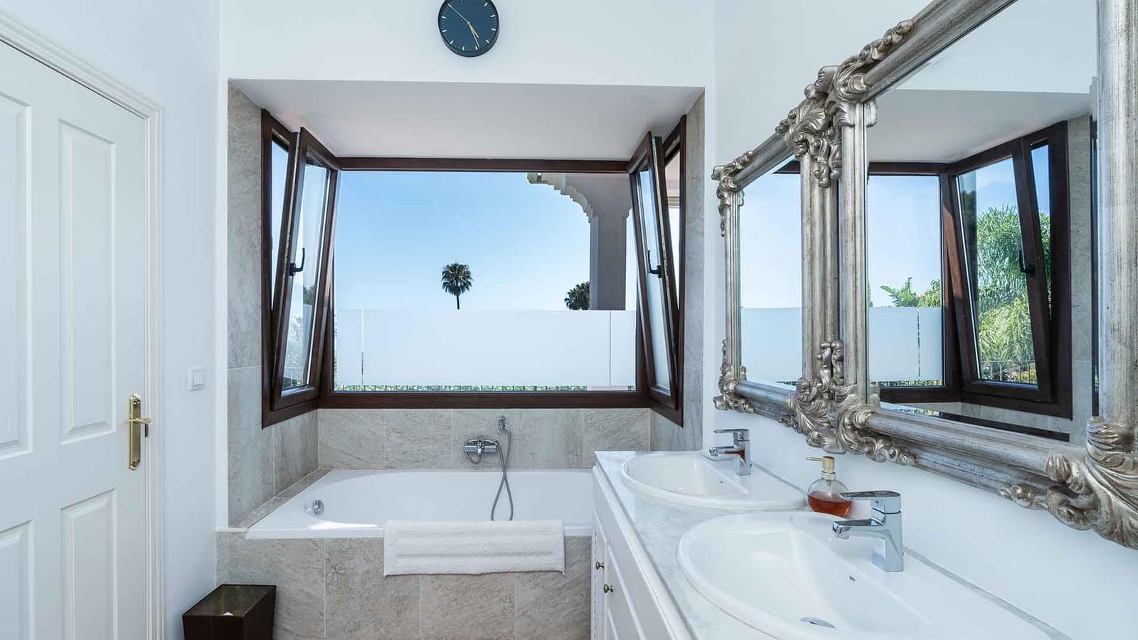 5 soveværelse Villa til salg i Marbella med swimmingpool - € 3.850.000 (Ref: 9104736)