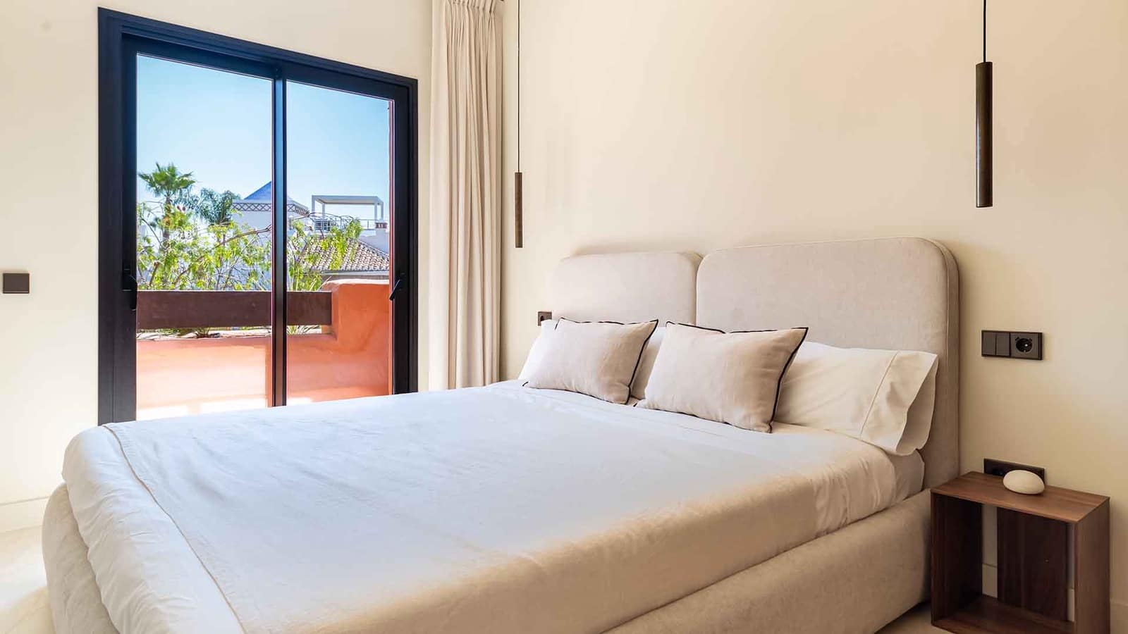 4 soveværelse Byhus til salg i Golden Mile med swimmingpool - € 1.995.000 (Ref: 9116236)