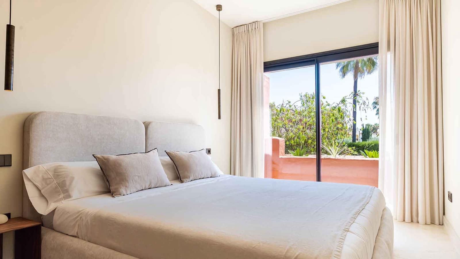 4 soveværelse Byhus til salg i Golden Mile med swimmingpool - € 1.995.000 (Ref: 9116236)