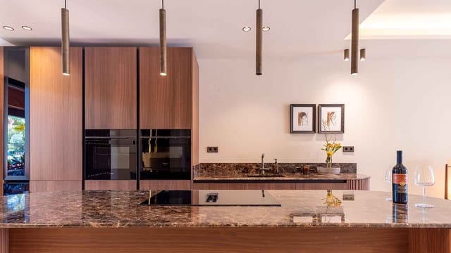 4 sovrum Hus till salu i Lomas De Marbella, Marbella med pool - 1 995 000 € (Ref: 9116236)