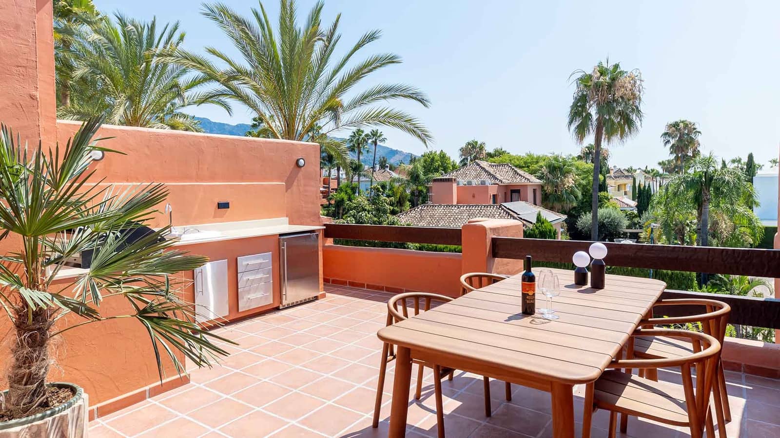 4 soveværelse Byhus til salg i Golden Mile med swimmingpool - € 1.995.000 (Ref: 9116236)