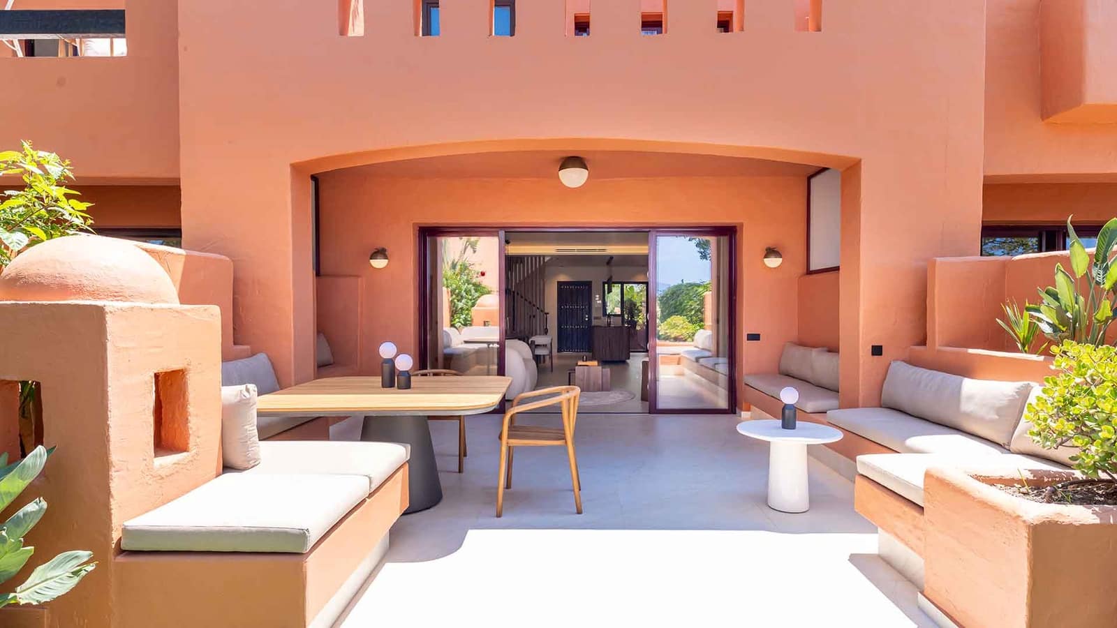 4 soveværelse Byhus til salg i Golden Mile med swimmingpool - € 1.995.000 (Ref: 9116236)