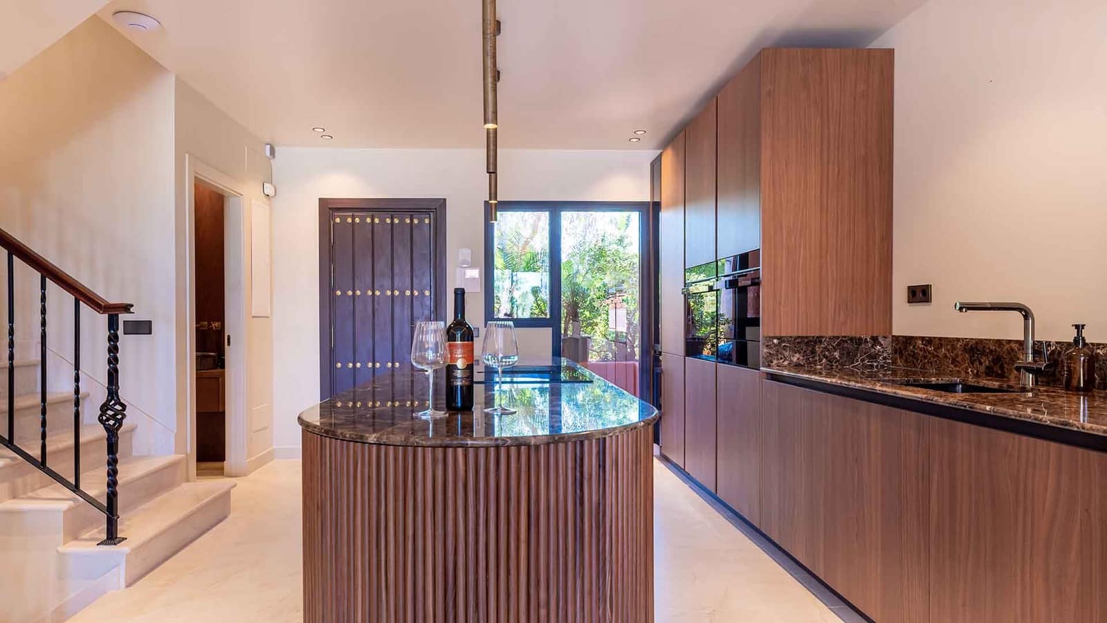 4 soveværelse Byhus til salg i Golden Mile med swimmingpool - € 1.995.000 (Ref: 9116236)