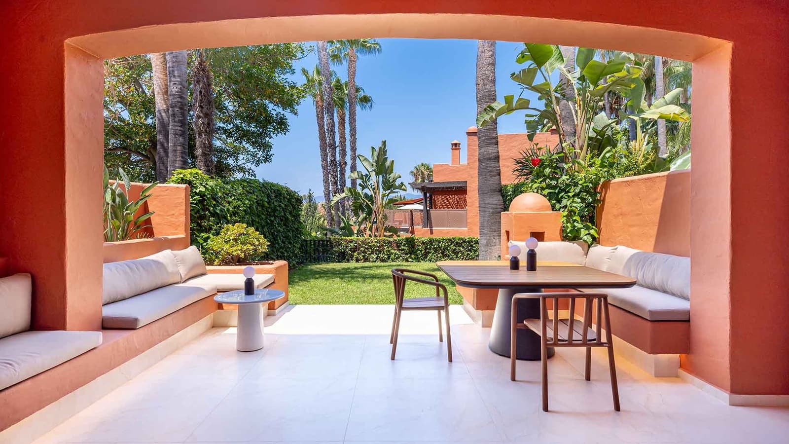 4 soveværelse Byhus til salg i Golden Mile med swimmingpool - € 1.995.000 (Ref: 9116236)