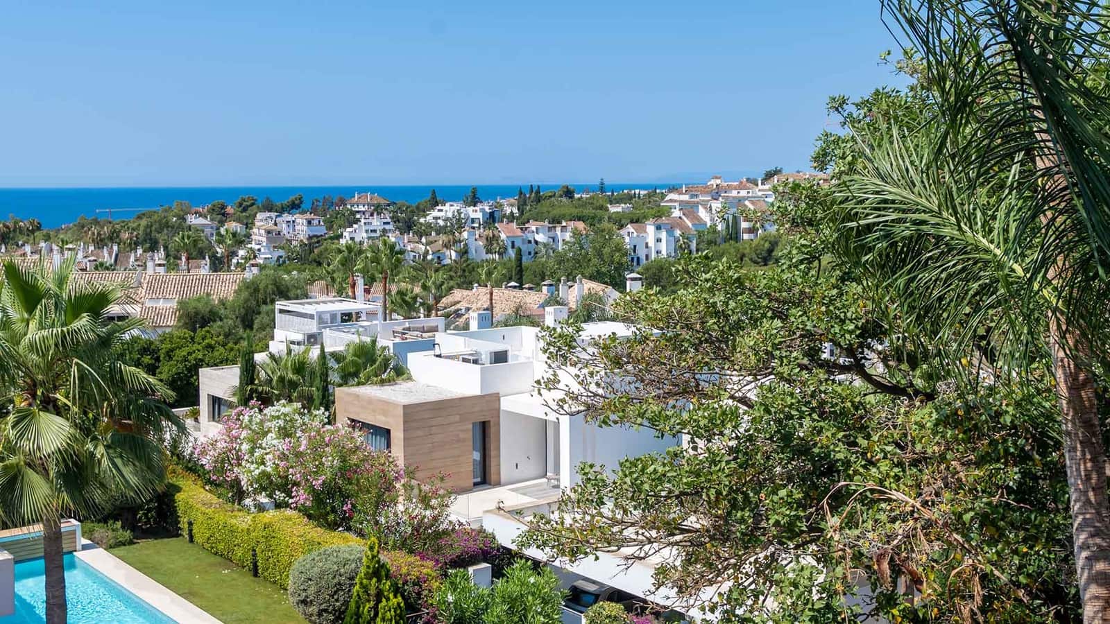 4 soveværelse Byhus til salg i Golden Mile med swimmingpool - € 1.995.000 (Ref: 9116236)