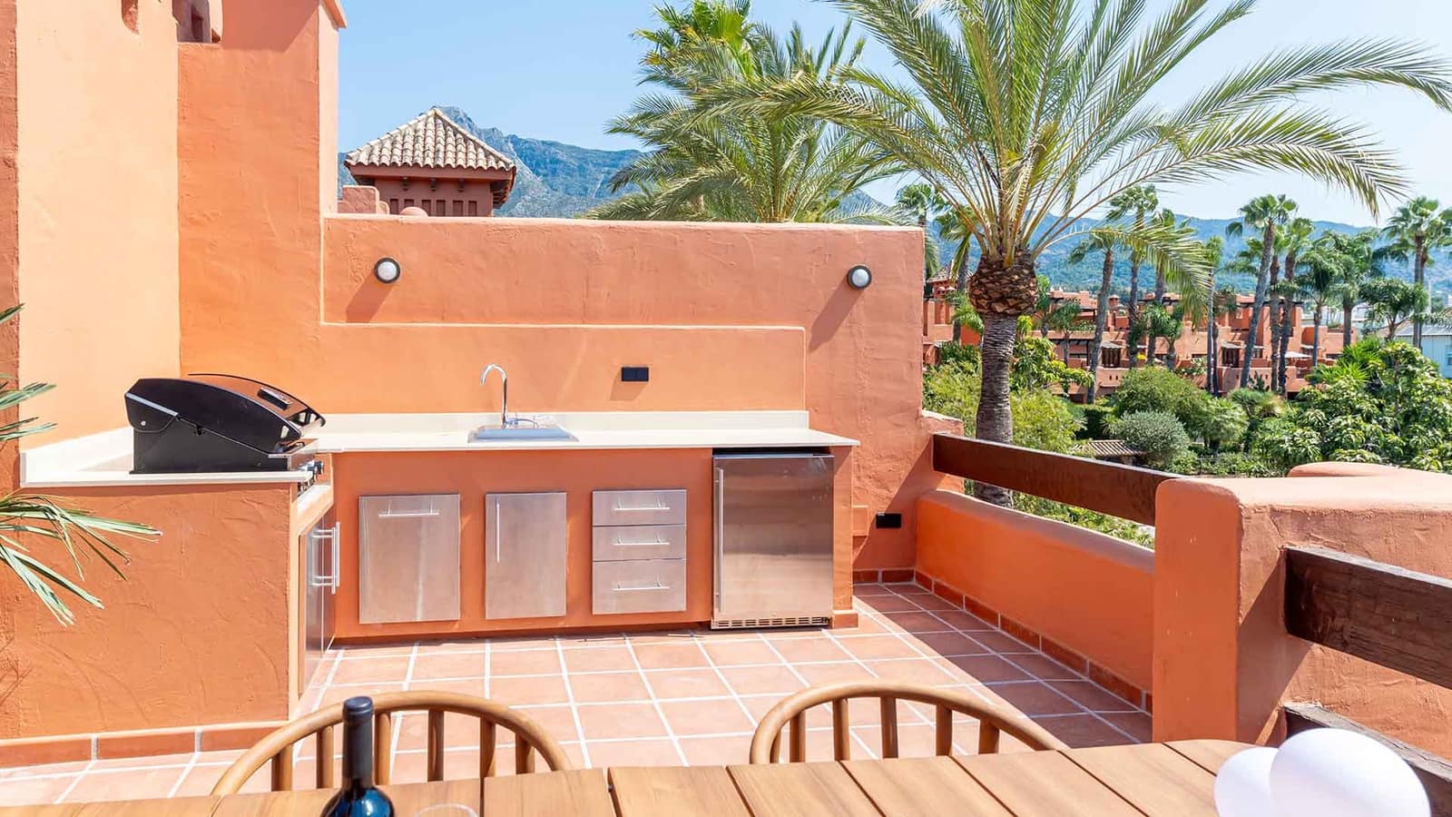 4 soveværelse Byhus til salg i Golden Mile med swimmingpool - € 1.995.000 (Ref: 9116236)