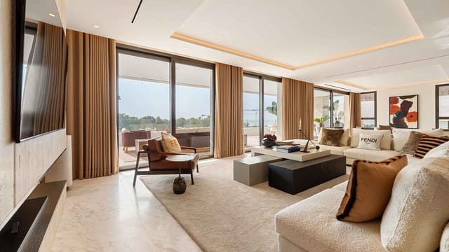 Ático de 4 habitaciones en Lomas De Marbella, Marbella en venta con piscina - 11.900.000 € (Ref: 9118834)