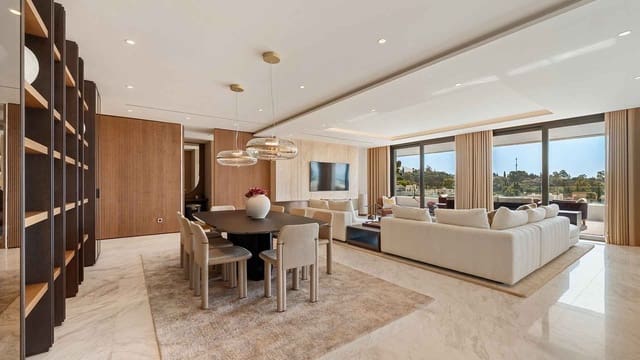 Ático de 4 habitaciones en Lomas De Marbella, Marbella en venta con piscina - 11.900.000 € (Ref: 9118834)