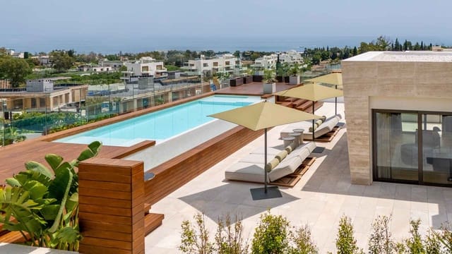 4 soveværelse Penthouse til salg i Lomas De Marbella, Marbella med swimmingpool - € 11.900.000 (Ref: 9118834)