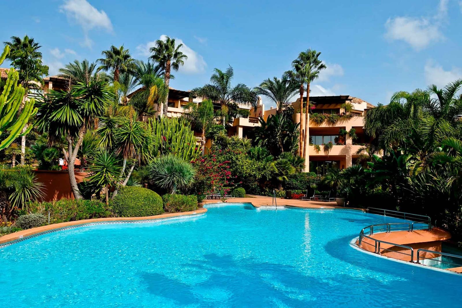 2 soveværelse Penthouse til salg i Golden Mile med swimmingpool - € 2.095.000 (Ref: 9129824)