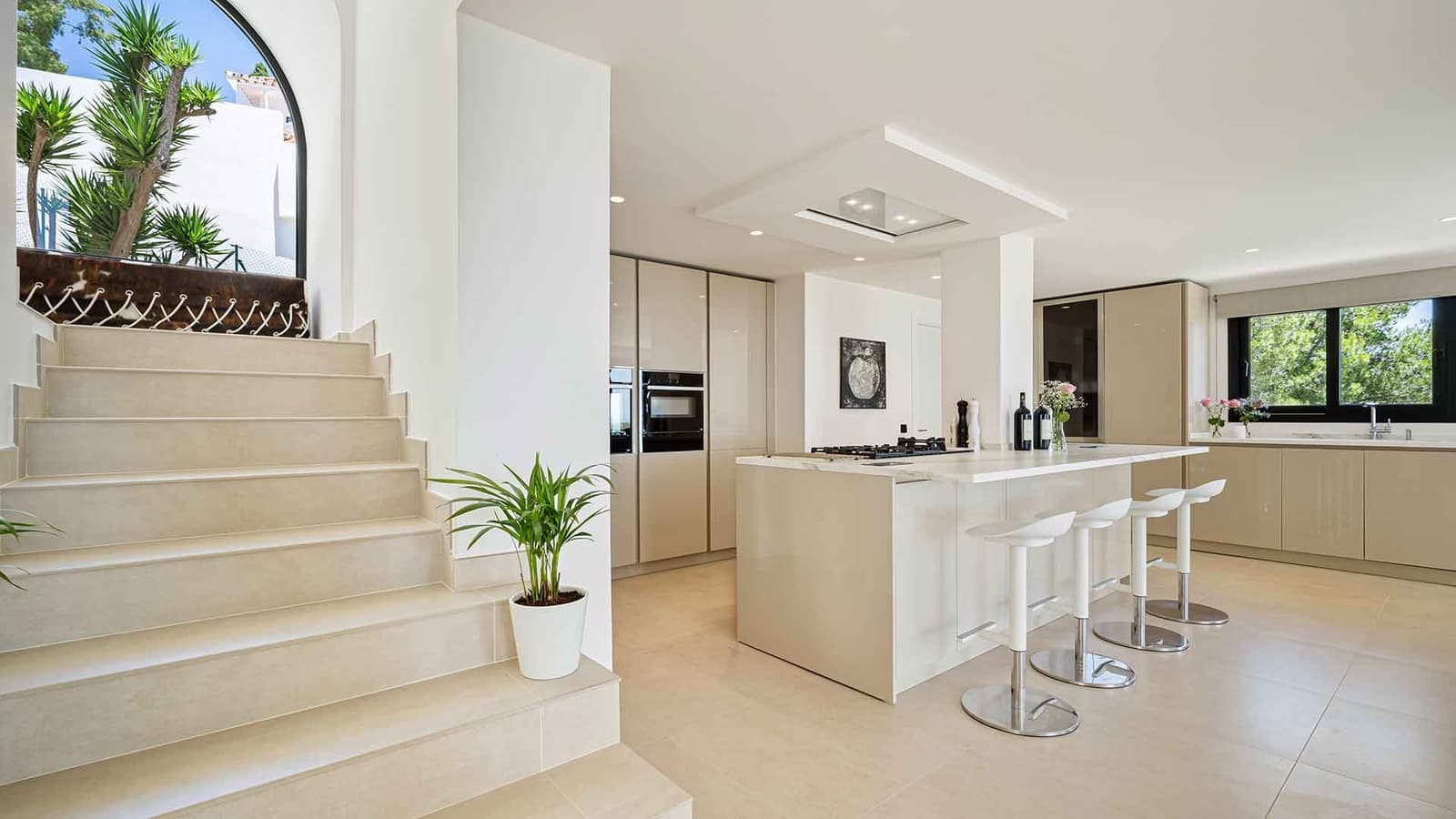 5 makuuhuone Huvila myytävänä paikassa Nueva Andalucia mukana uima-altaan - 4 950 000 € (Ref: 9143007)