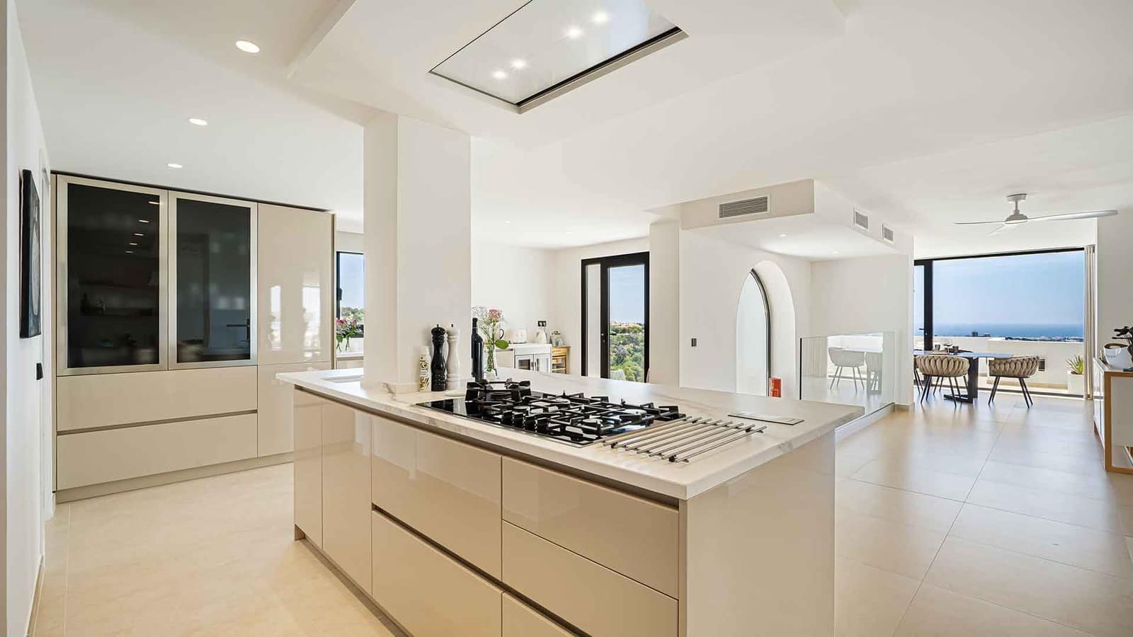 5 makuuhuone Huvila myytävänä paikassa Nueva Andalucia mukana uima-altaan - 4 950 000 € (Ref: 9143007)