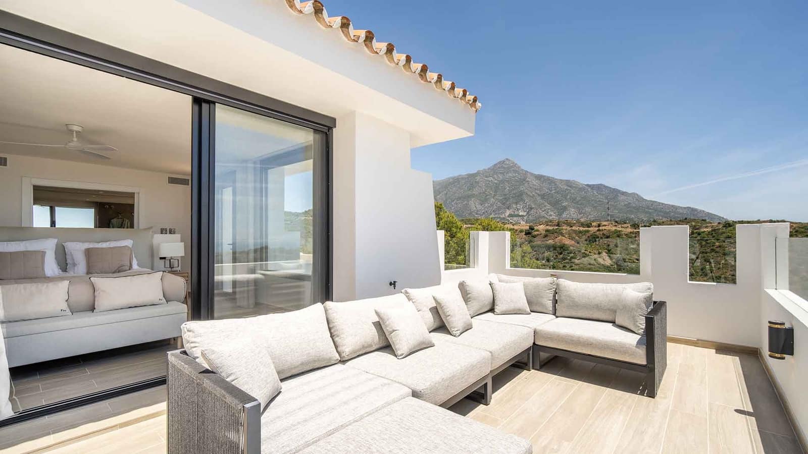 5 makuuhuone Huvila myytävänä paikassa Nueva Andalucia mukana uima-altaan - 4 950 000 € (Ref: 9143007)