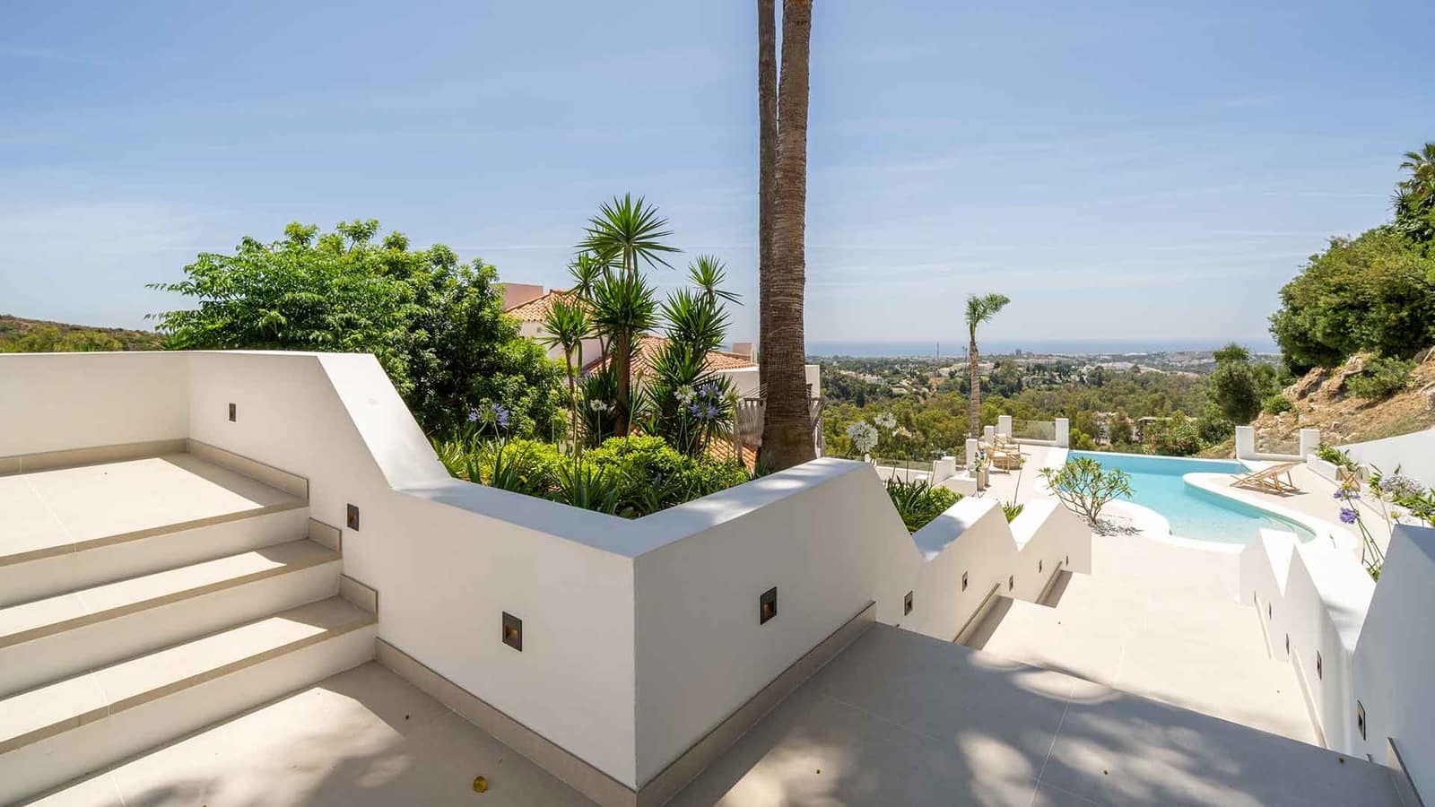 5 makuuhuone Huvila myytävänä paikassa Nueva Andalucia mukana uima-altaan - 4 950 000 € (Ref: 9143007)