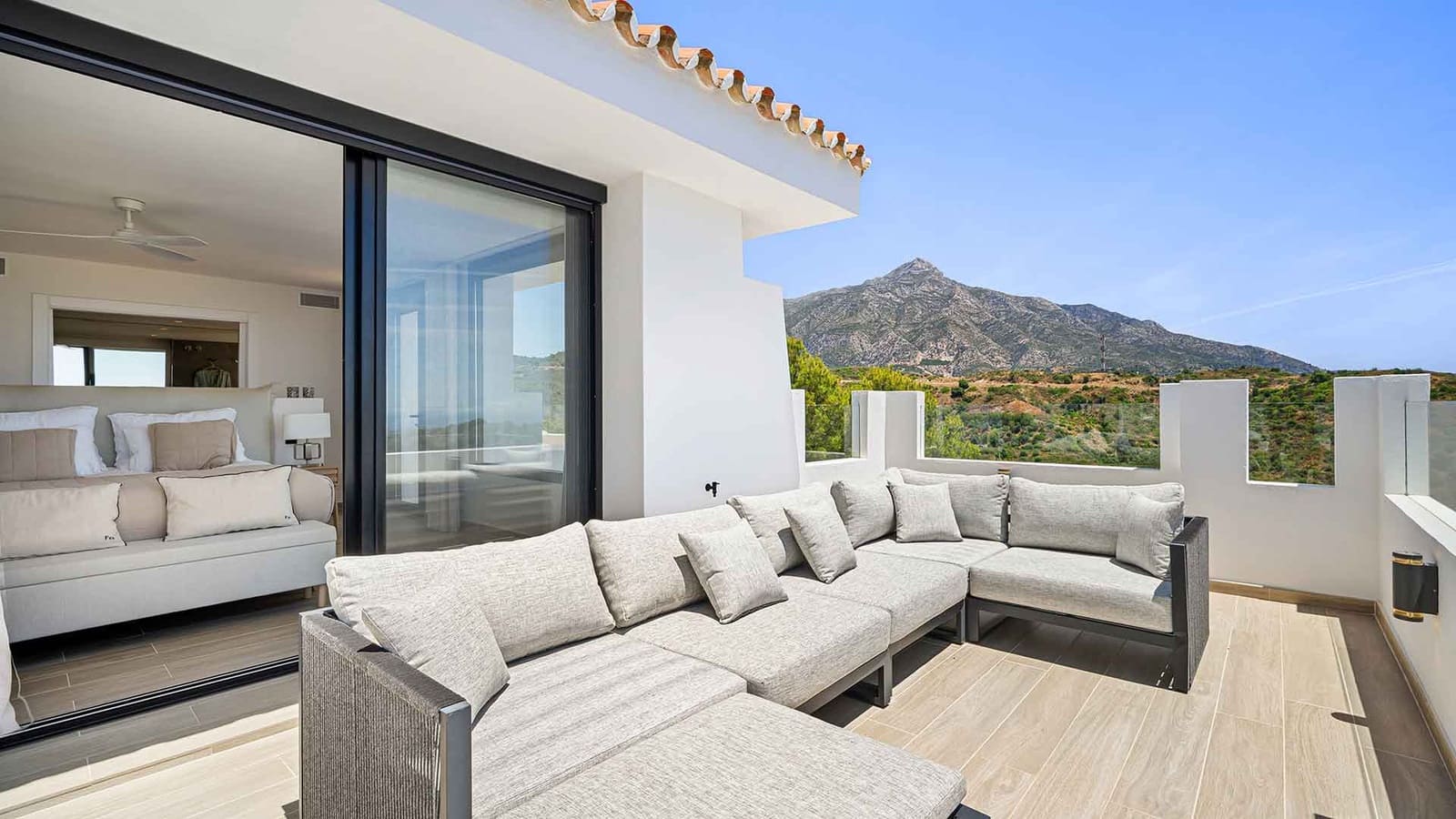 5 makuuhuone Huvila myytävänä paikassa Nueva Andalucia mukana uima-altaan - 4 950 000 € (Ref: 9143007)