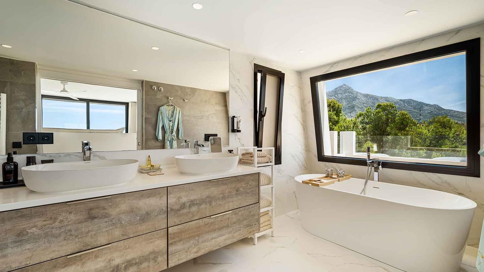 5 makuuhuone Huvila myytävänä paikassa Nueva Andalucia mukana uima-altaan - 4 950 000 € (Ref: 9143007)