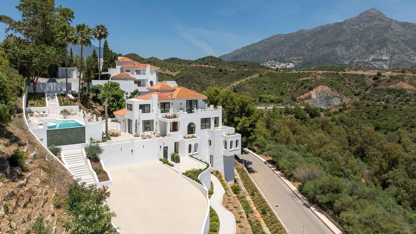 5 makuuhuone Huvila myytävänä paikassa Nueva Andalucia mukana uima-altaan - 4 950 000 € (Ref: 9143007)