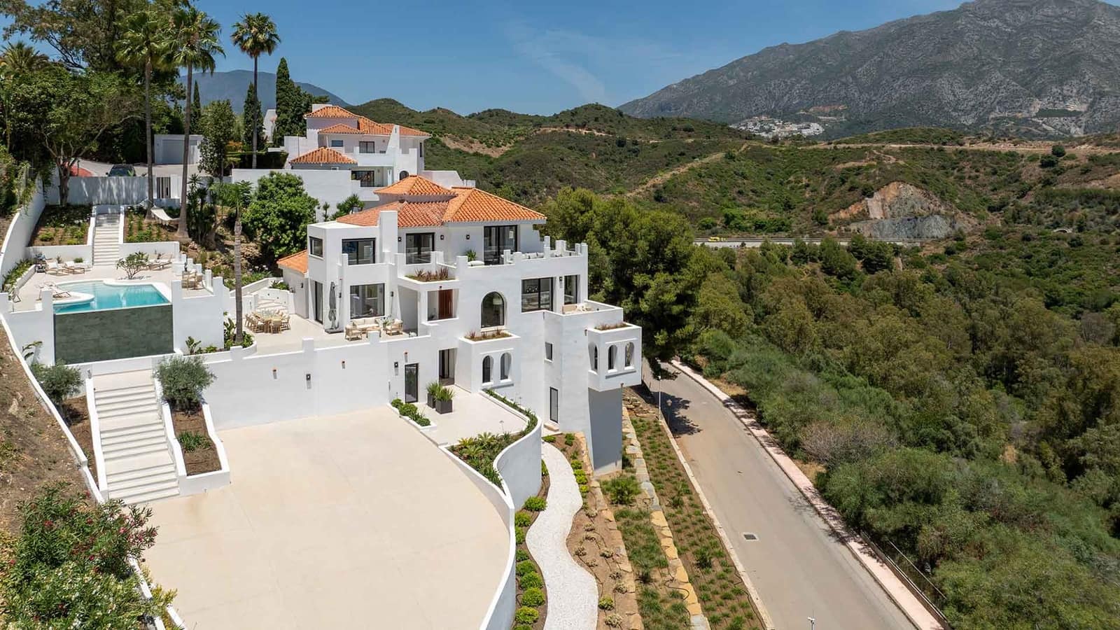 5 makuuhuone Huvila myytävänä paikassa Nueva Andalucia mukana uima-altaan - 4 950 000 € (Ref: 9143007)