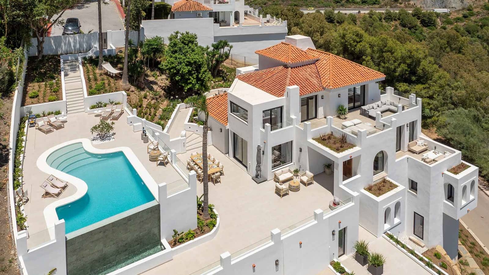 5 makuuhuone Huvila myytävänä paikassa Nueva Andalucia mukana uima-altaan - 4 950 000 € (Ref: 9143007)