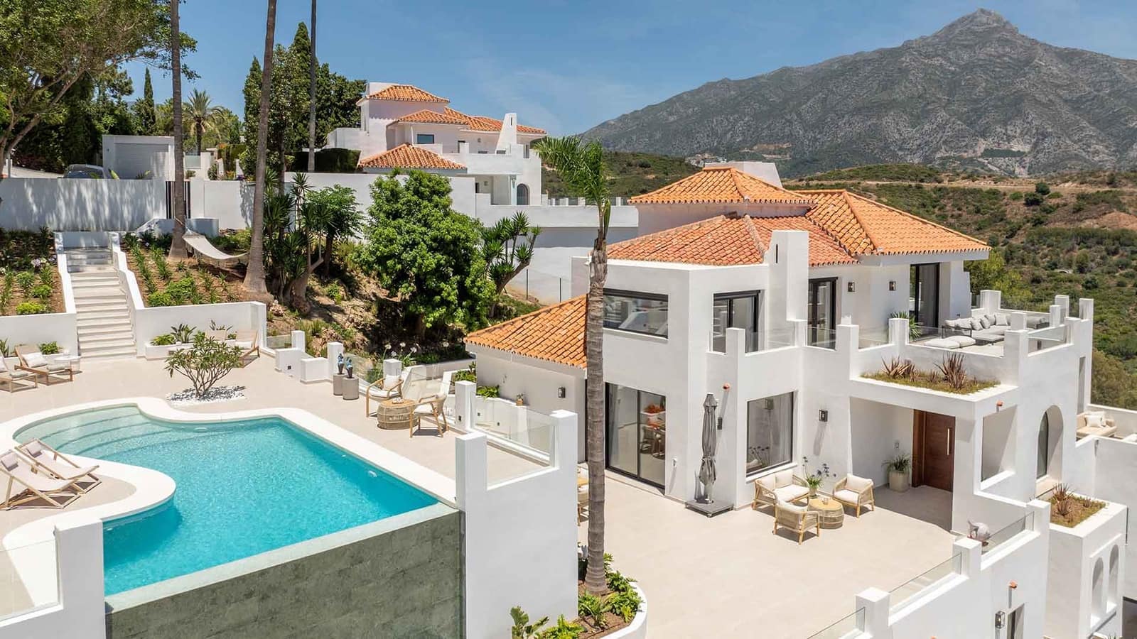5 makuuhuone Huvila myytävänä paikassa Nueva Andalucia mukana uima-altaan - 4 950 000 € (Ref: 9143007)