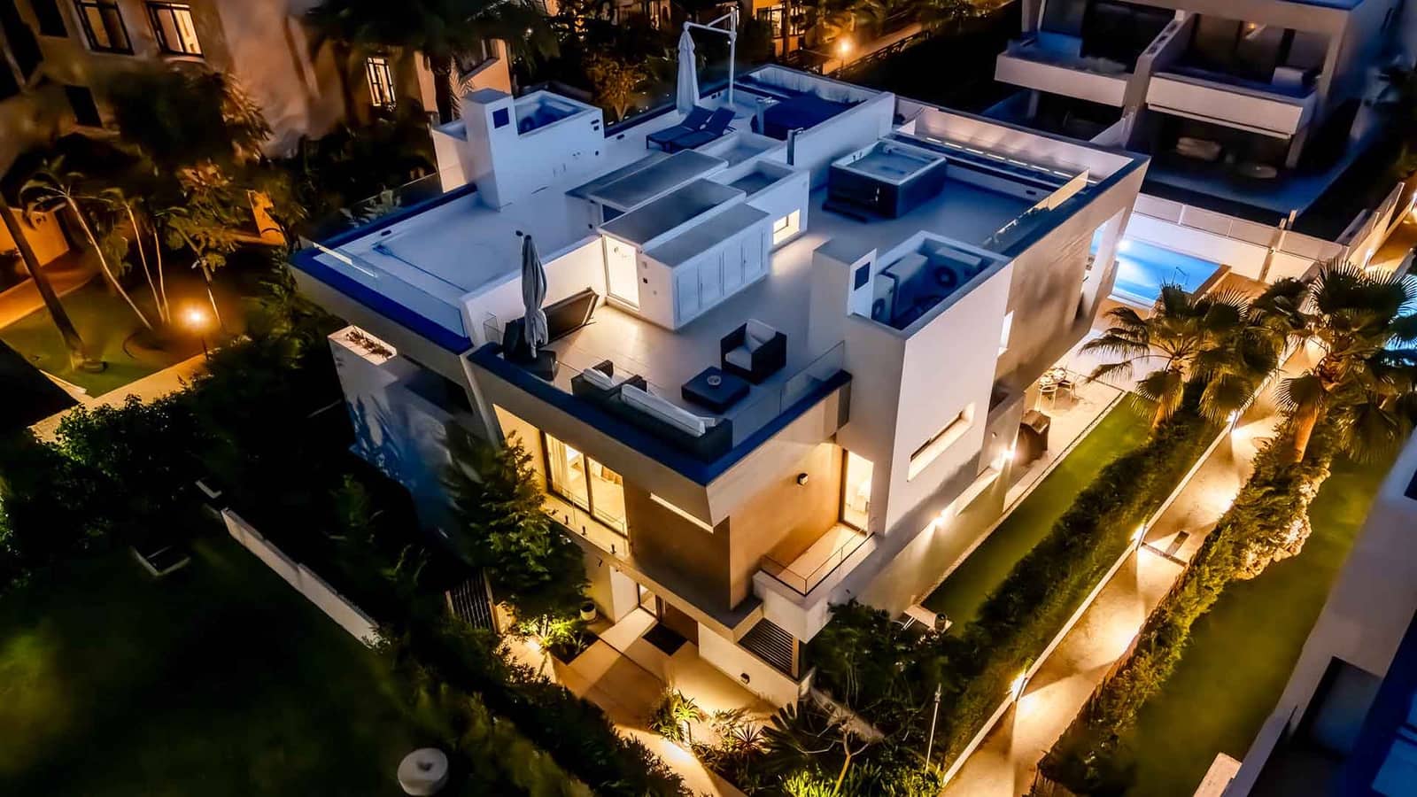 5 sypialnia Dom blizniak na sprzedaż w Puerto Banus z basenem - 2 675 000 € (Ref: 9159583)