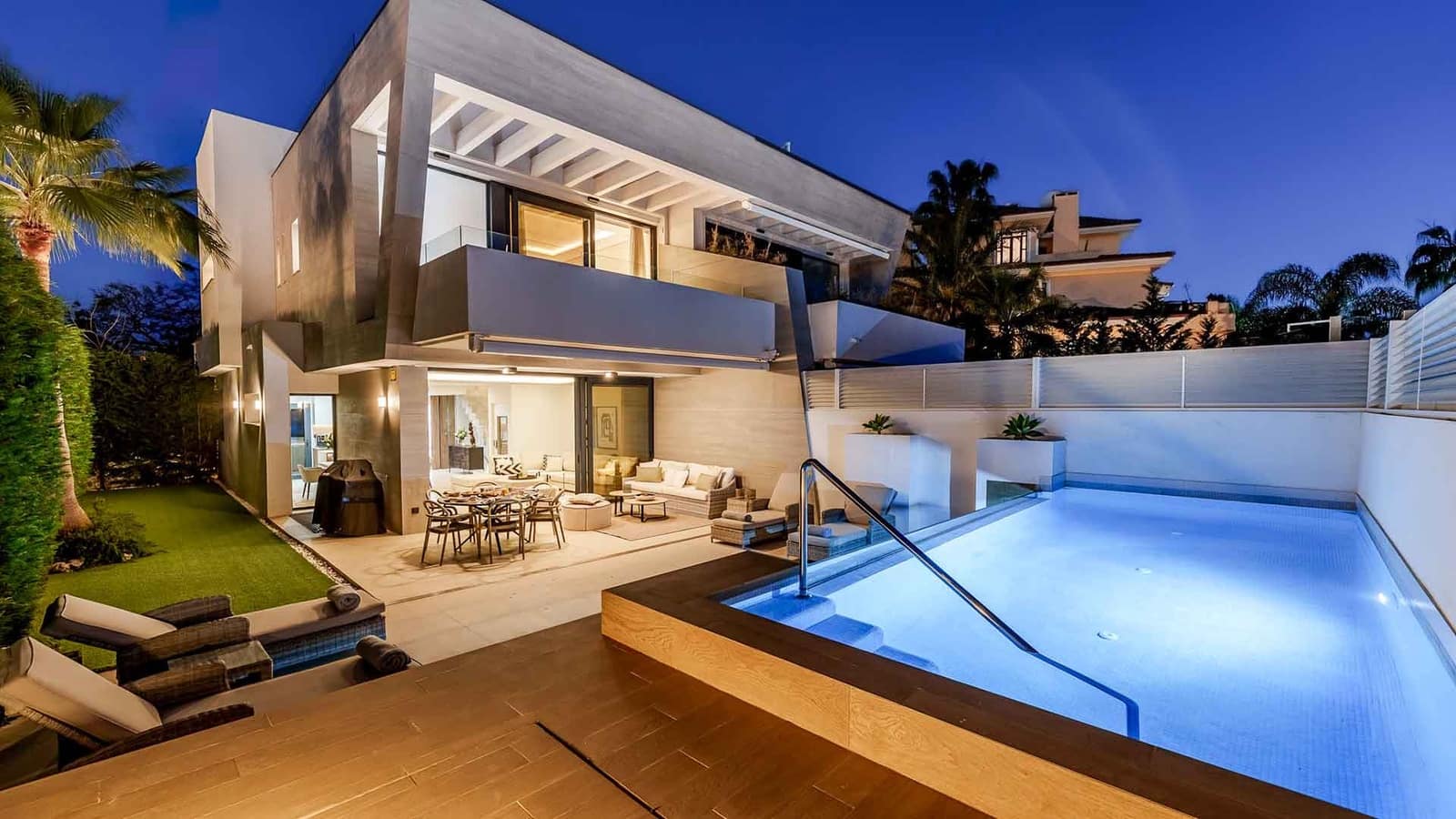 5 sypialnia Dom blizniak na sprzedaż w Puerto Banus z basenem - 2 675 000 € (Ref: 9159583)