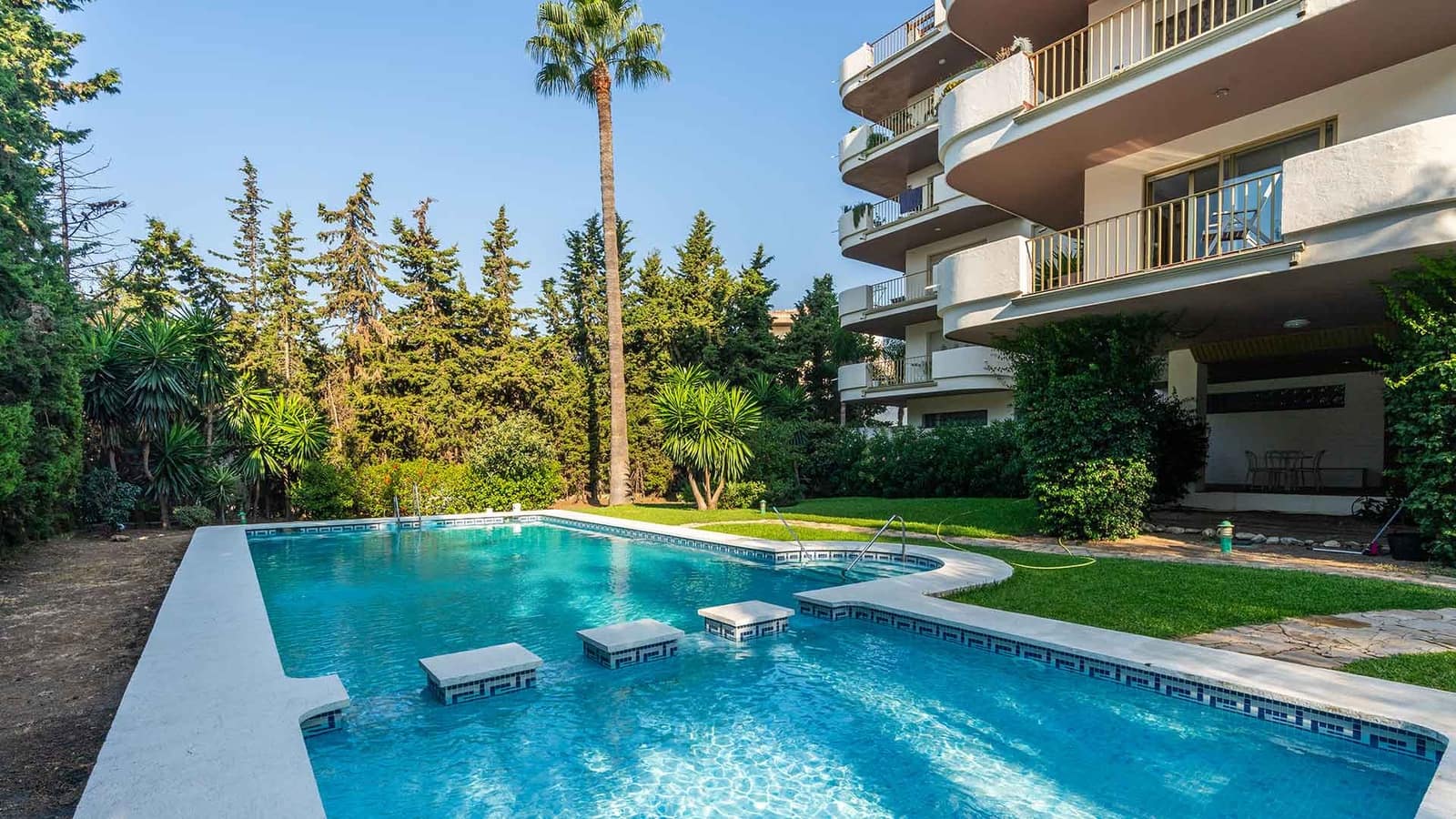 2 soveværelse Lejlighed til salg i Nueva Andalucia med swimmingpool - € 750.000 (Ref: 9162369)