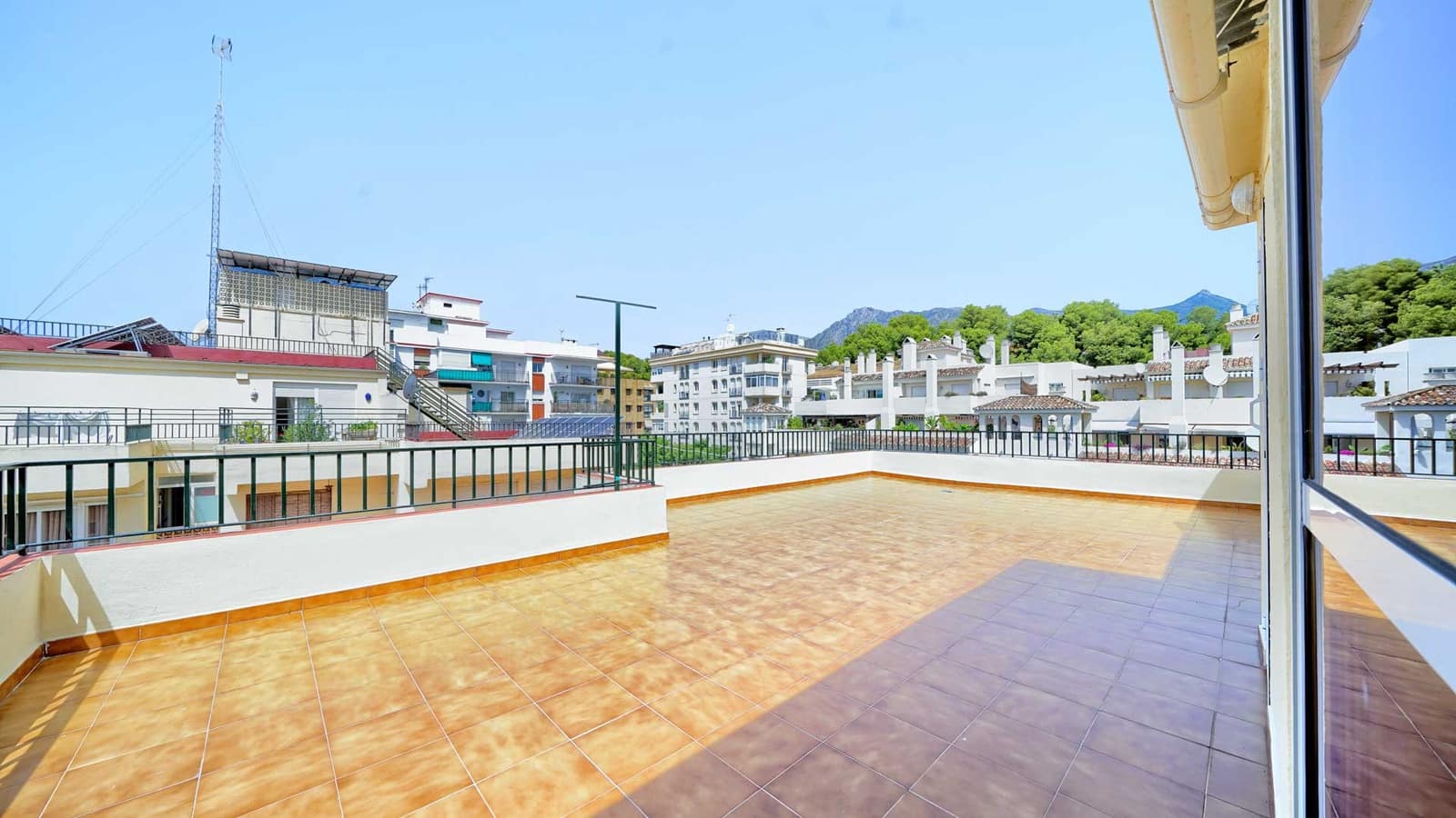 2 sovrum Takvåning till salu i Marbella - 450 000 € (Ref: 9163920)