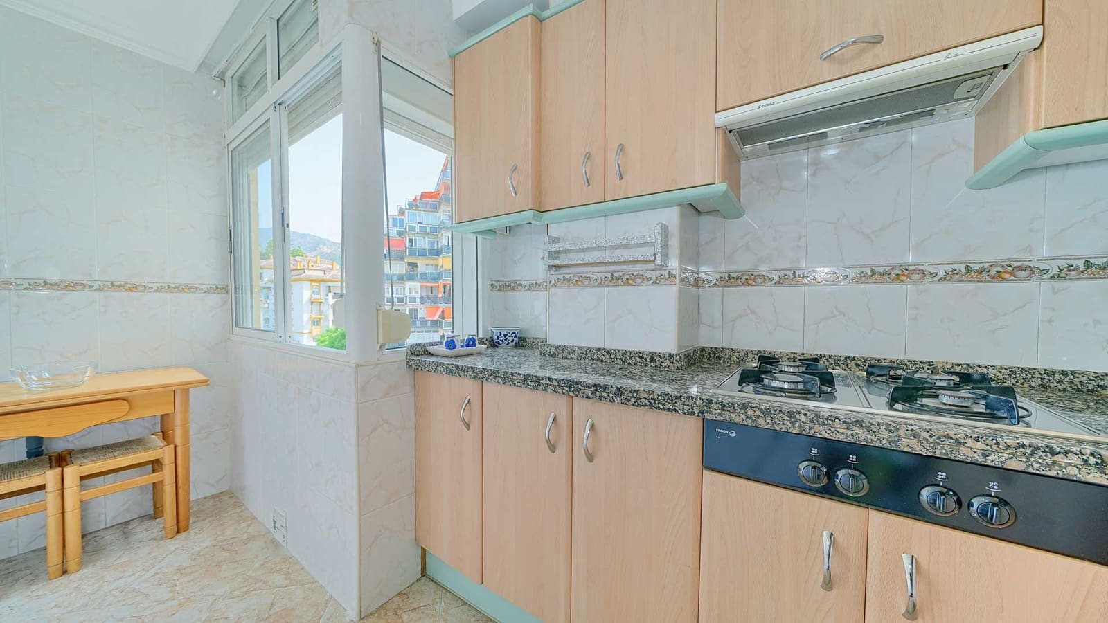 2 sovrum Takvåning till salu i Marbella - 450 000 € (Ref: 9163920)